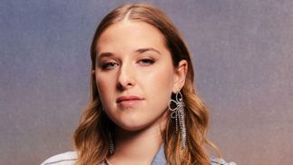 Helena sort le nouveau single "Mélatonine"